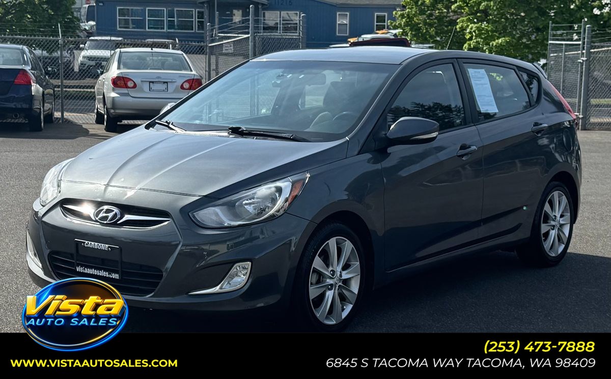 2013 Hyundai Accent SE 5-Door 6-Speed Automatic's photo