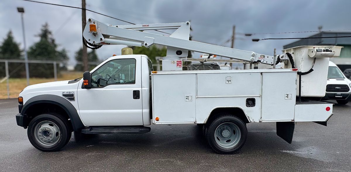 2008 Ford F-450 Super Duty Chassis Cab XL - Photo 2