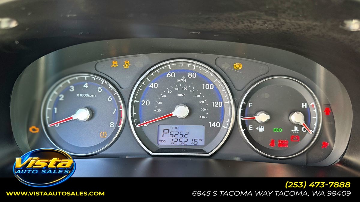 Photo 22 of this Hyundai Santa Fe