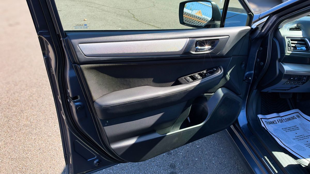 Subaru Legacy photo 9