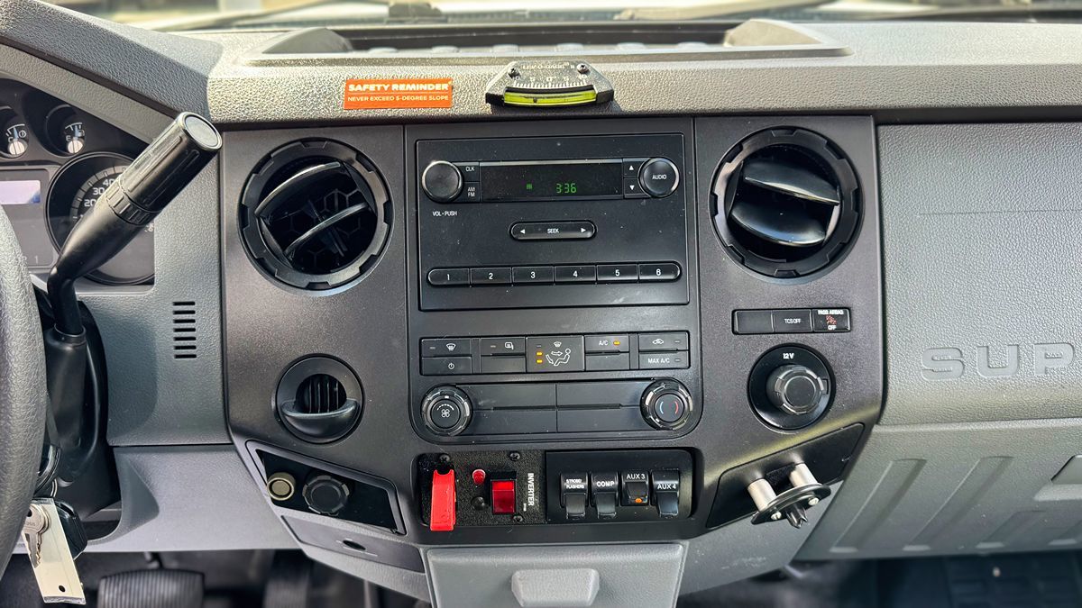 Ford F-450 photo 9