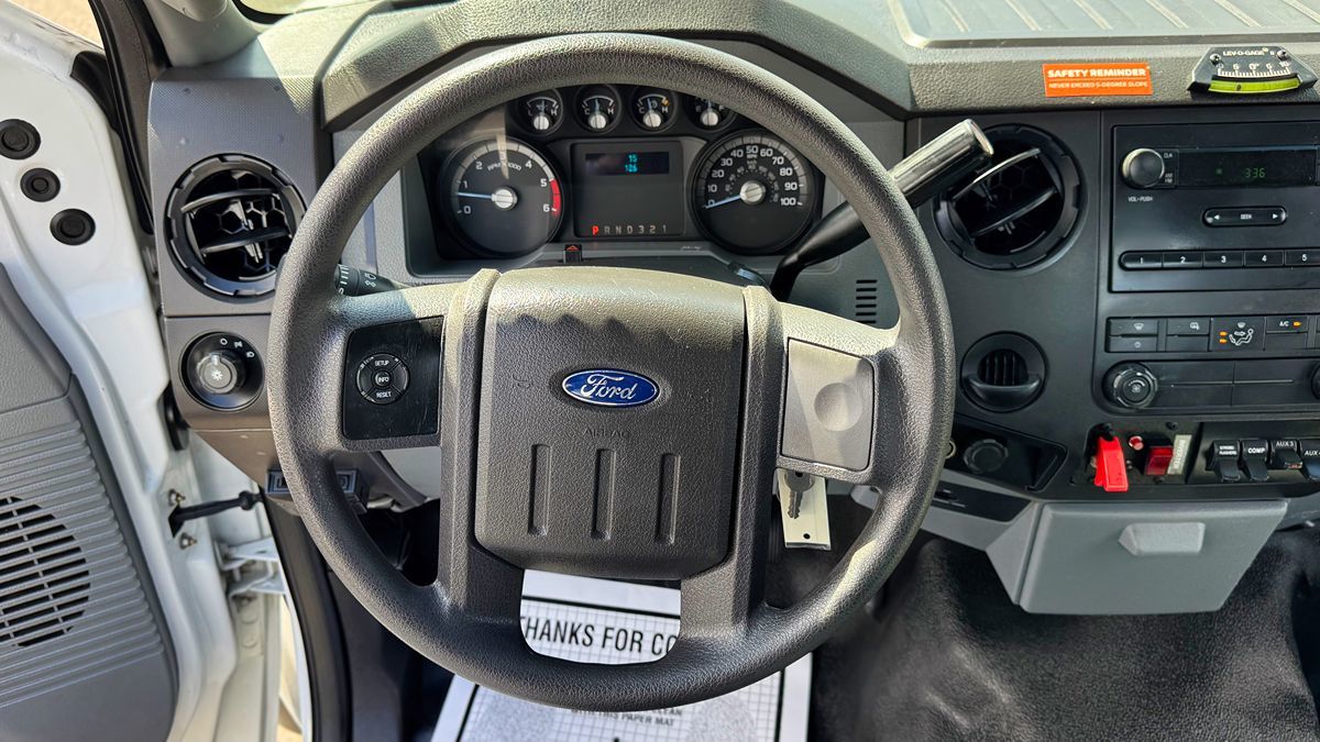 Ford F-450 photo 10