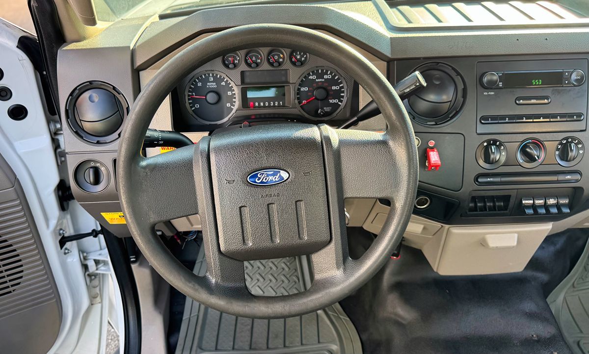 Ford F-450 photo 11
