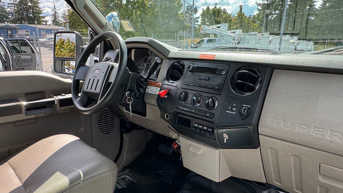 Ford F-450 photo 9