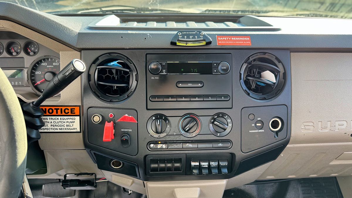Ford F-450 photo 9