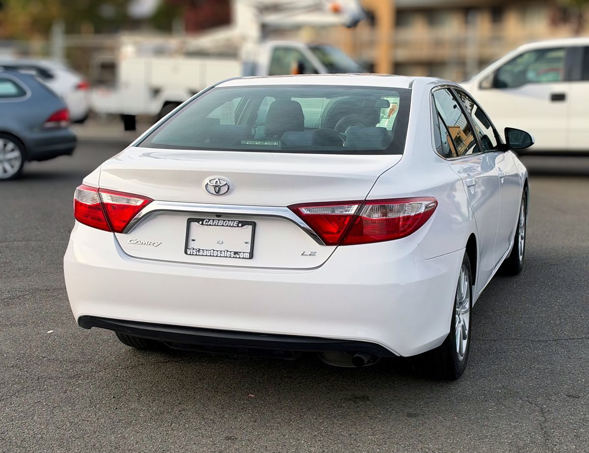 Toyota Camry photo 5