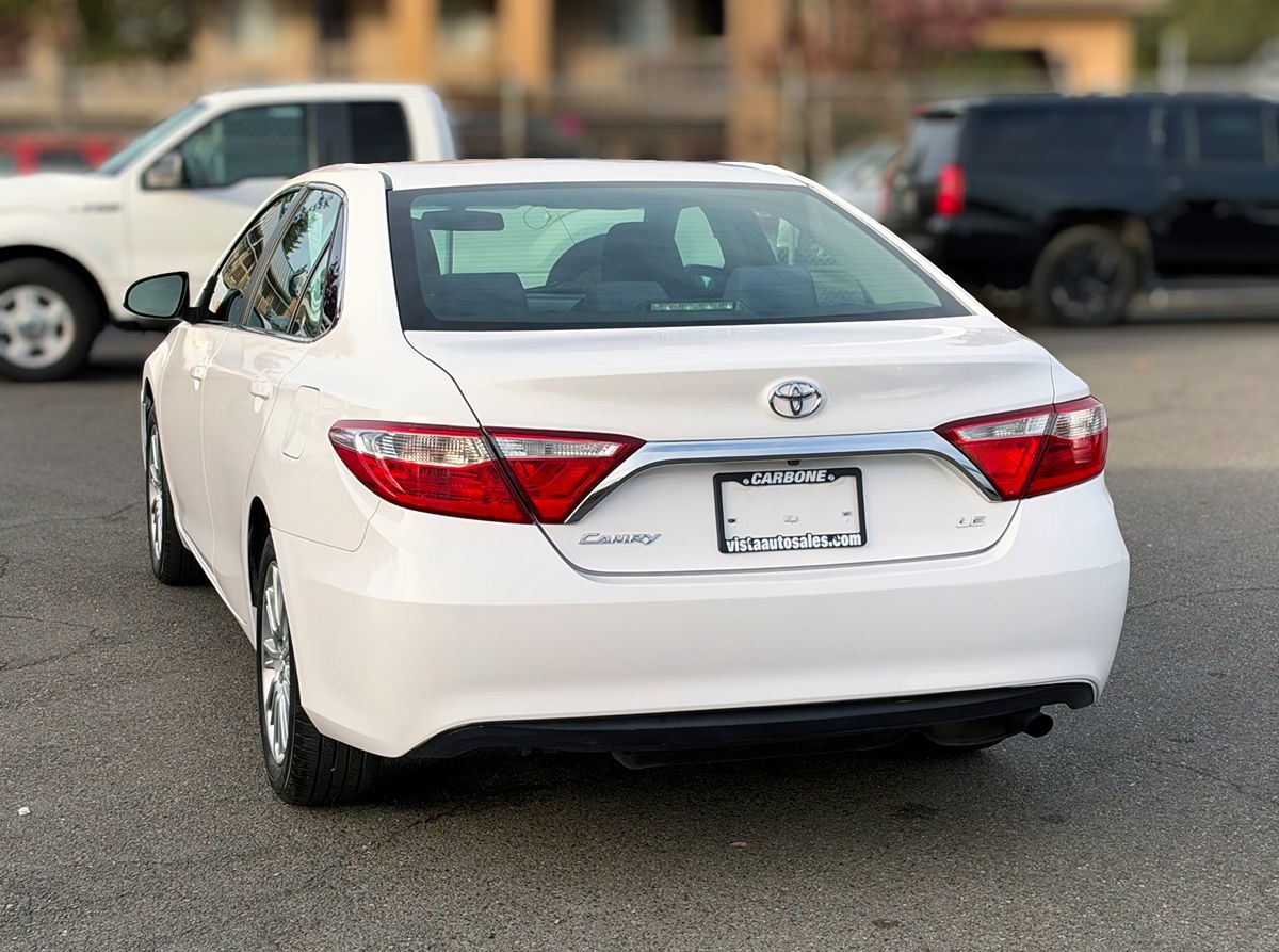 Toyota Camry photo 3