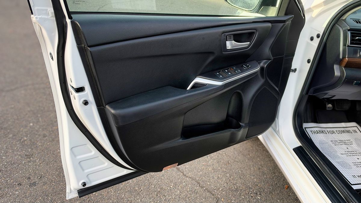 Toyota Camry photo 11