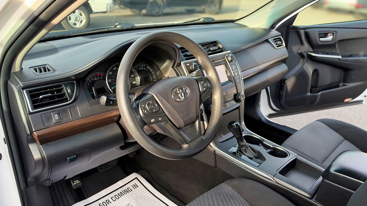 Toyota Camry photo 12