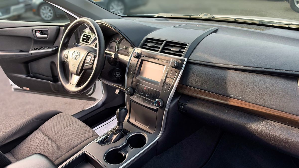 Toyota Camry photo 17