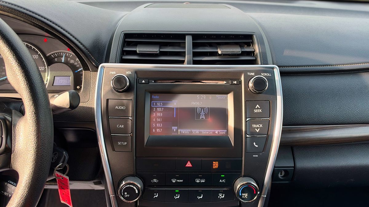 Toyota Camry photo 19