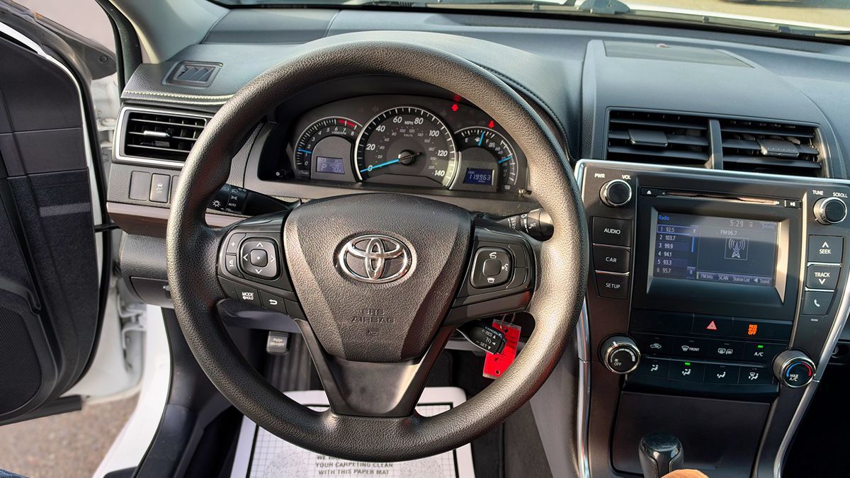 Toyota Camry photo 21