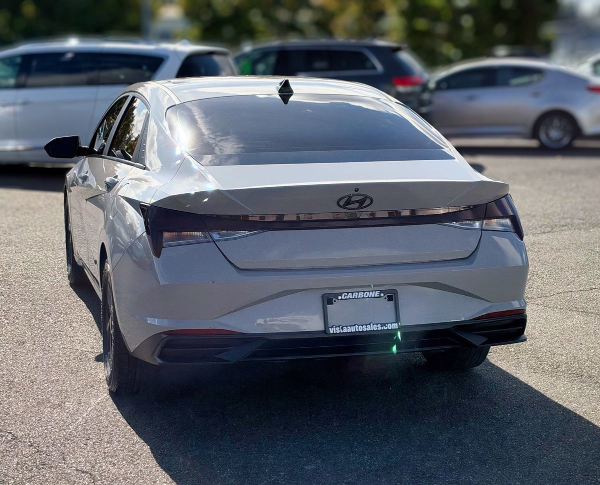 Hyundai Elantra photo 3