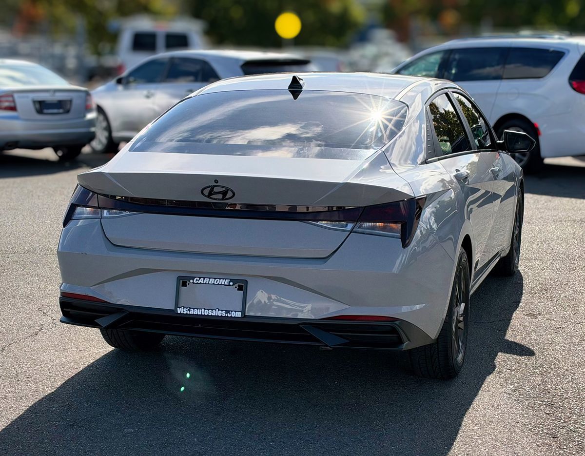 Hyundai Elantra photo 5