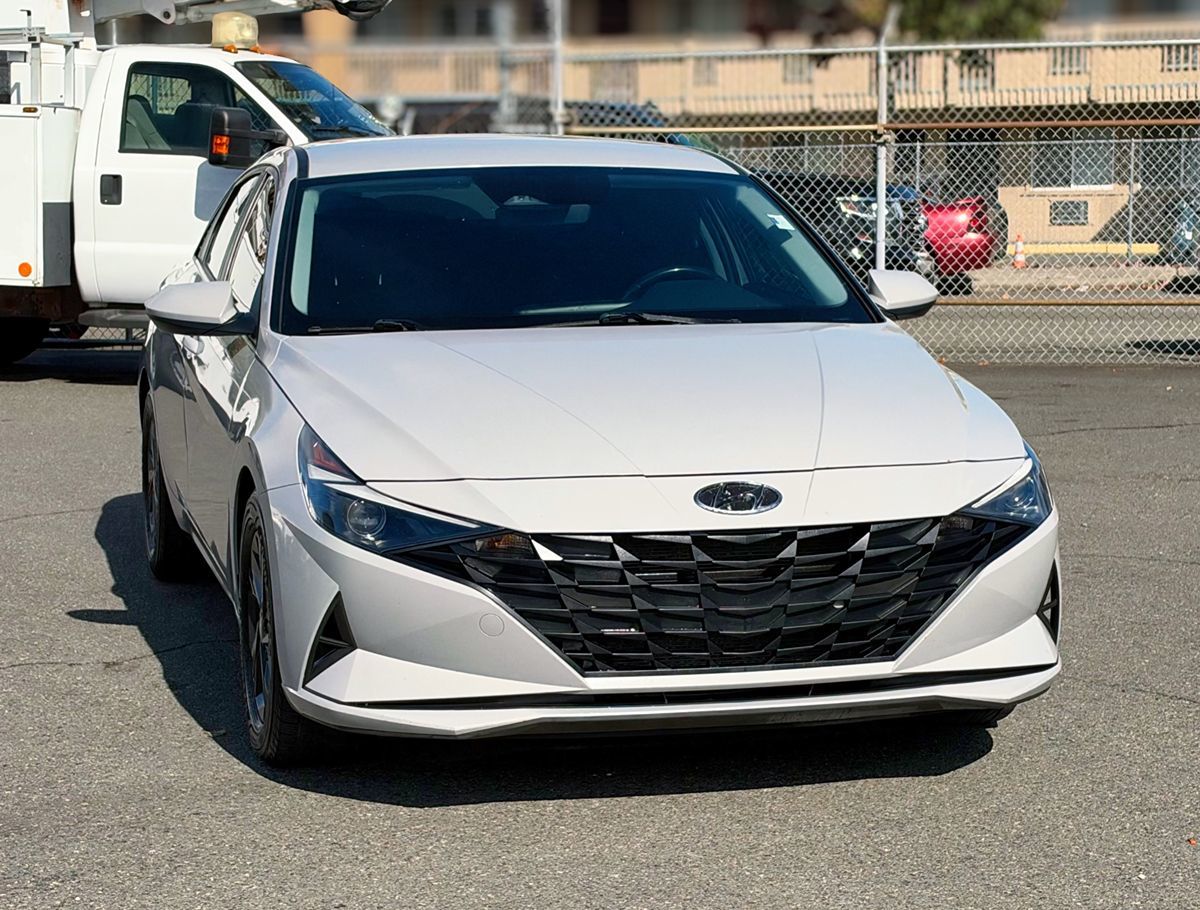 Hyundai Elantra photo 7
