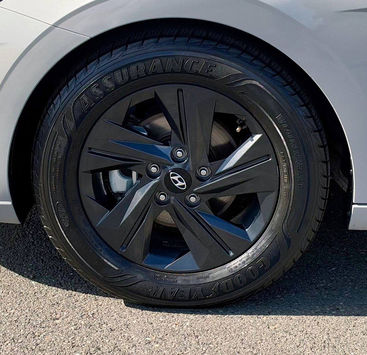 Hyundai Elantra photo 9