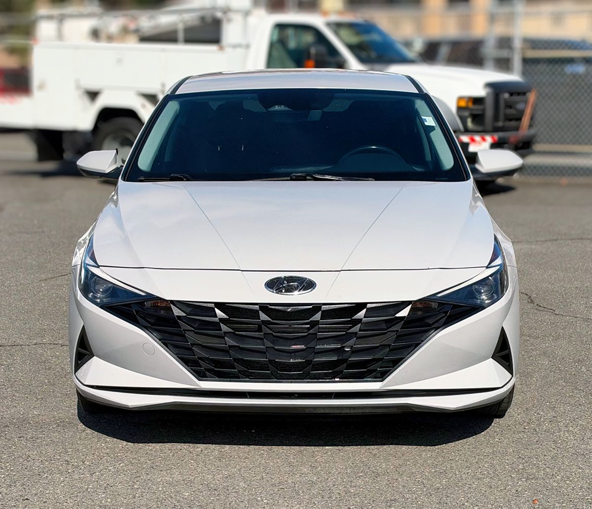 Hyundai Elantra photo 8