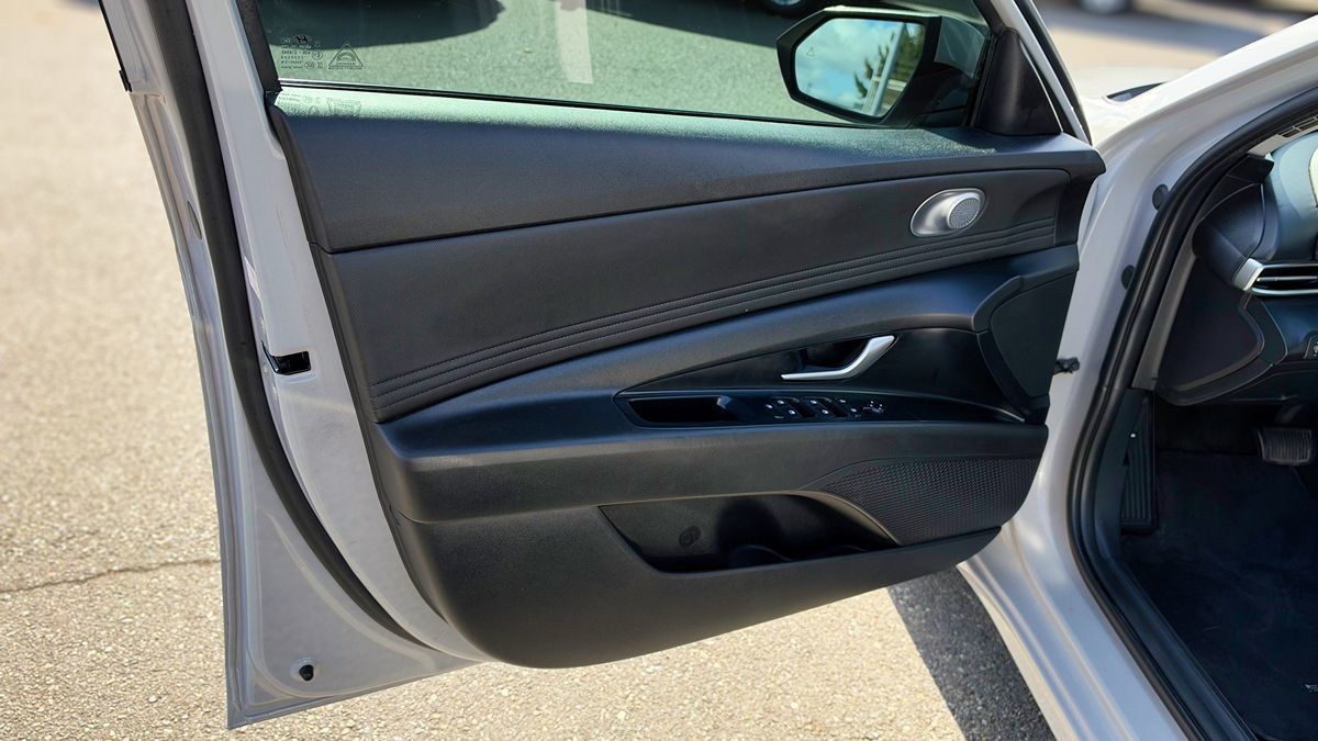 Hyundai Elantra photo 10
