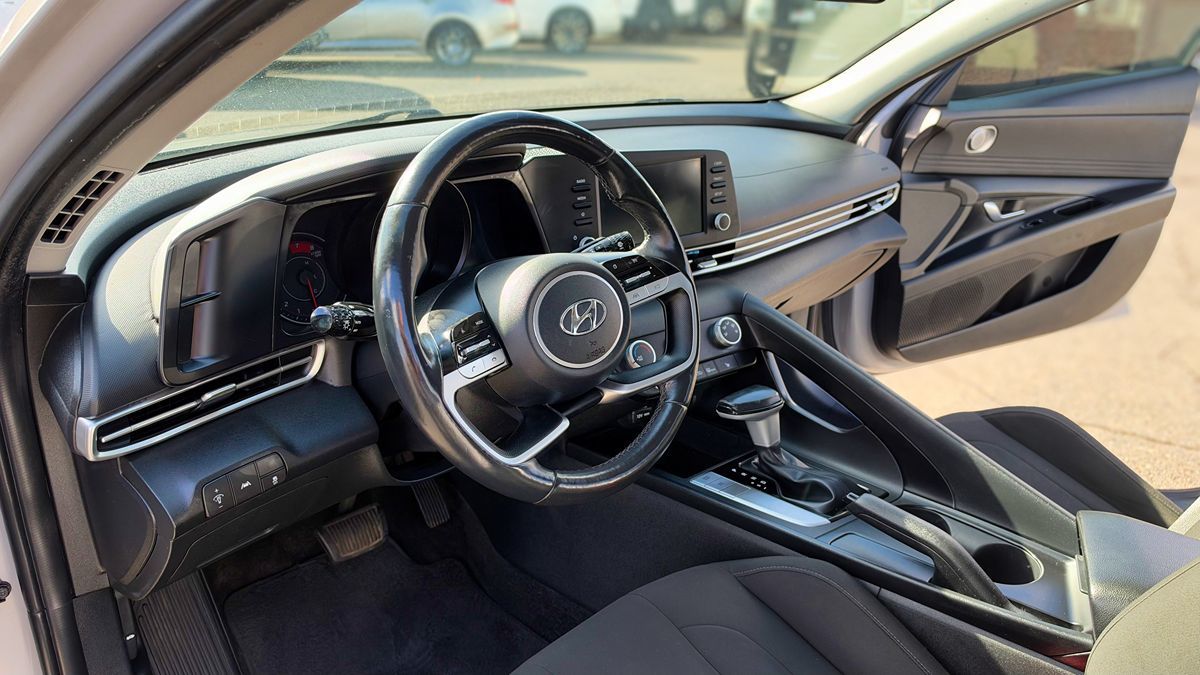 Hyundai Elantra photo 11