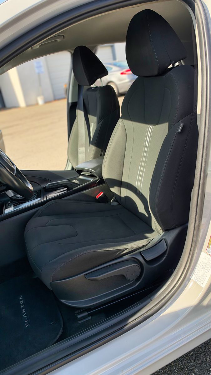 Hyundai Elantra photo 12