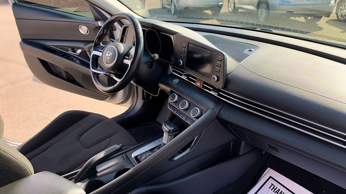 Hyundai Elantra photo 16
