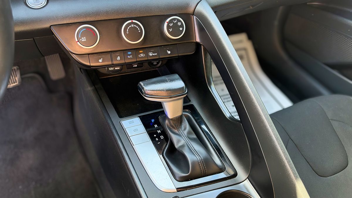 Hyundai Elantra photo 17
