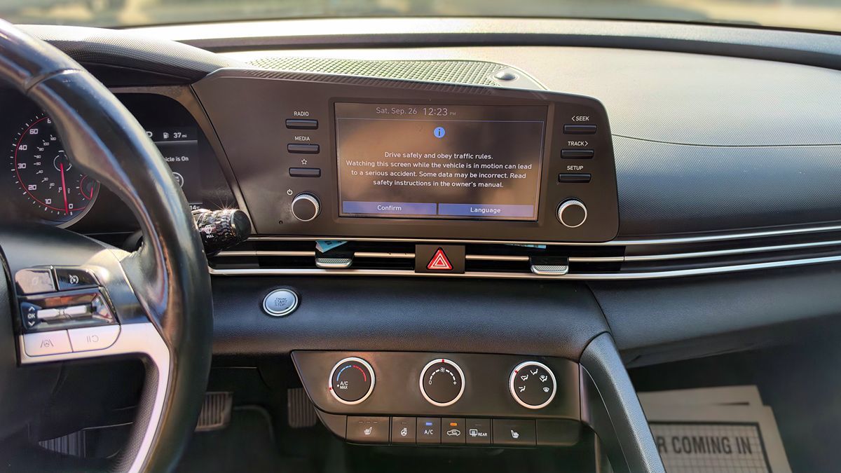 Hyundai Elantra photo 19
