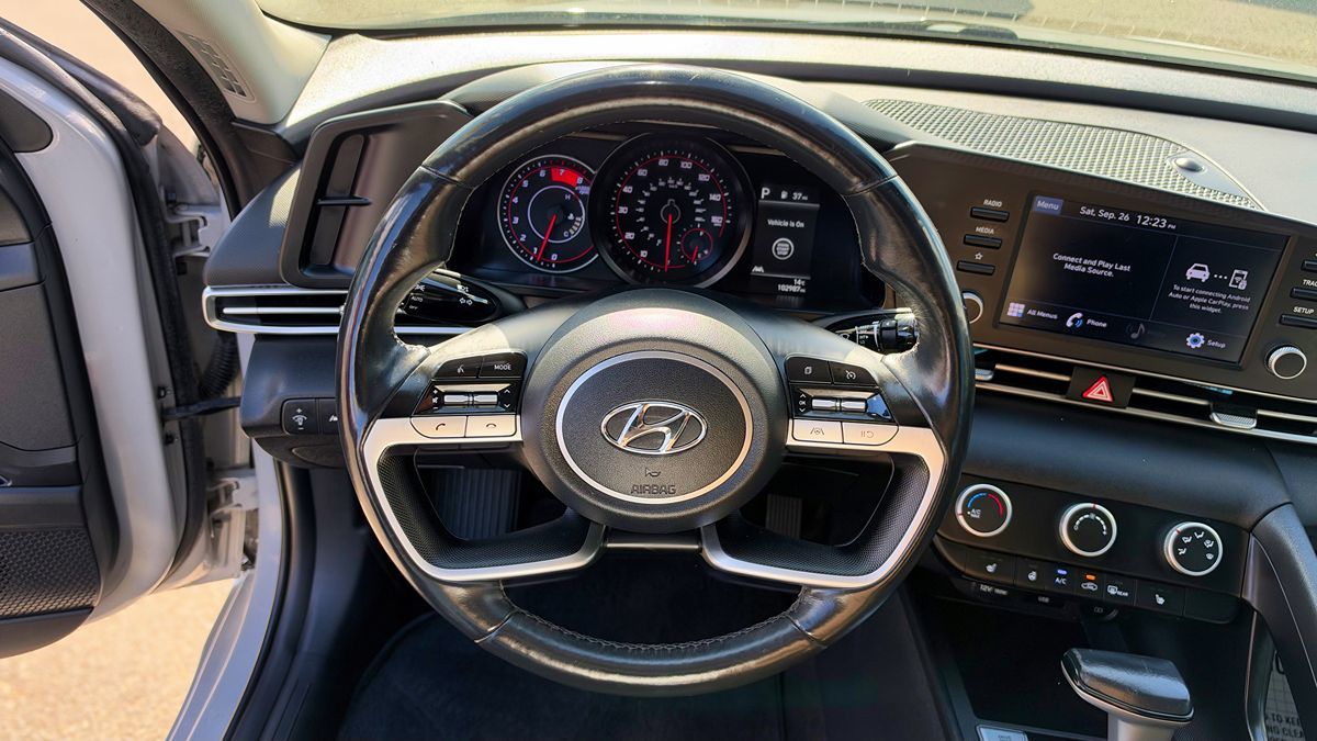 Hyundai Elantra photo 21