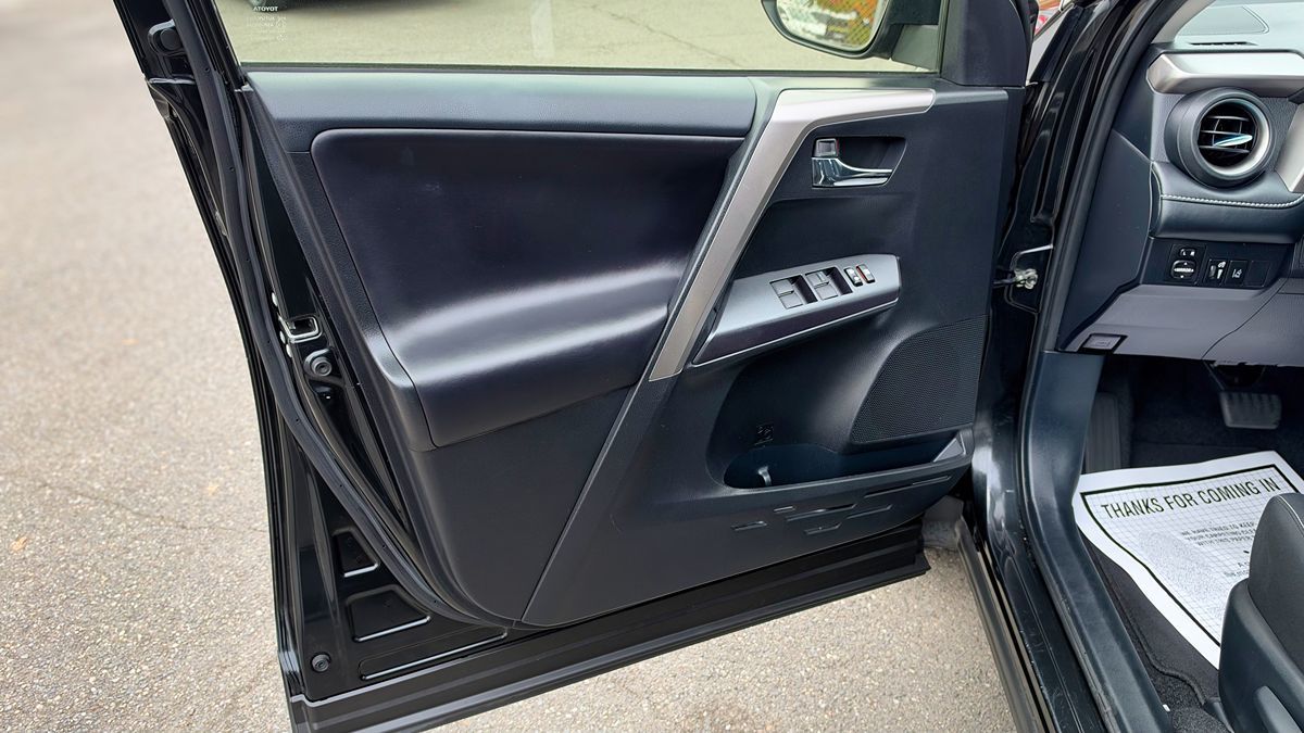 Photo 11 of this Toyota RAV4