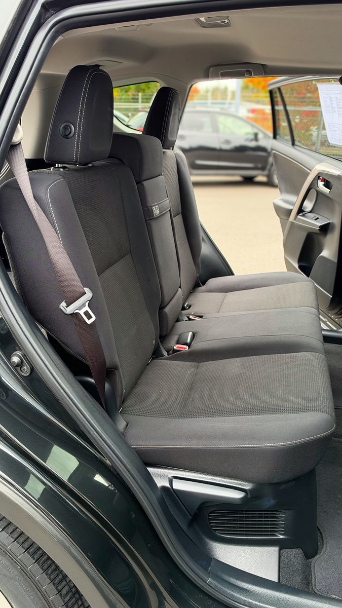 Photo 17 of this Toyota RAV4