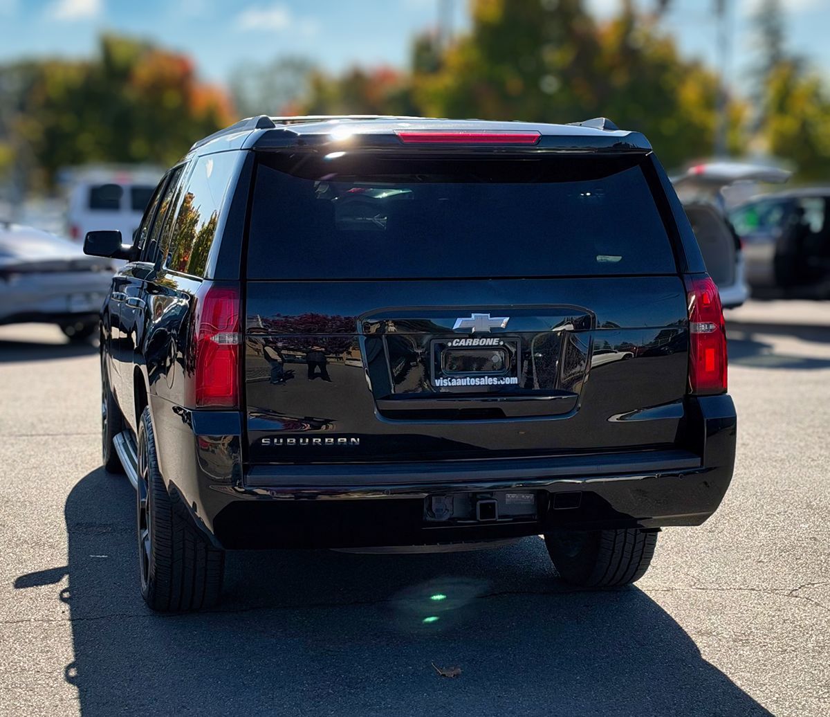 Chevrolet Suburban photo 3