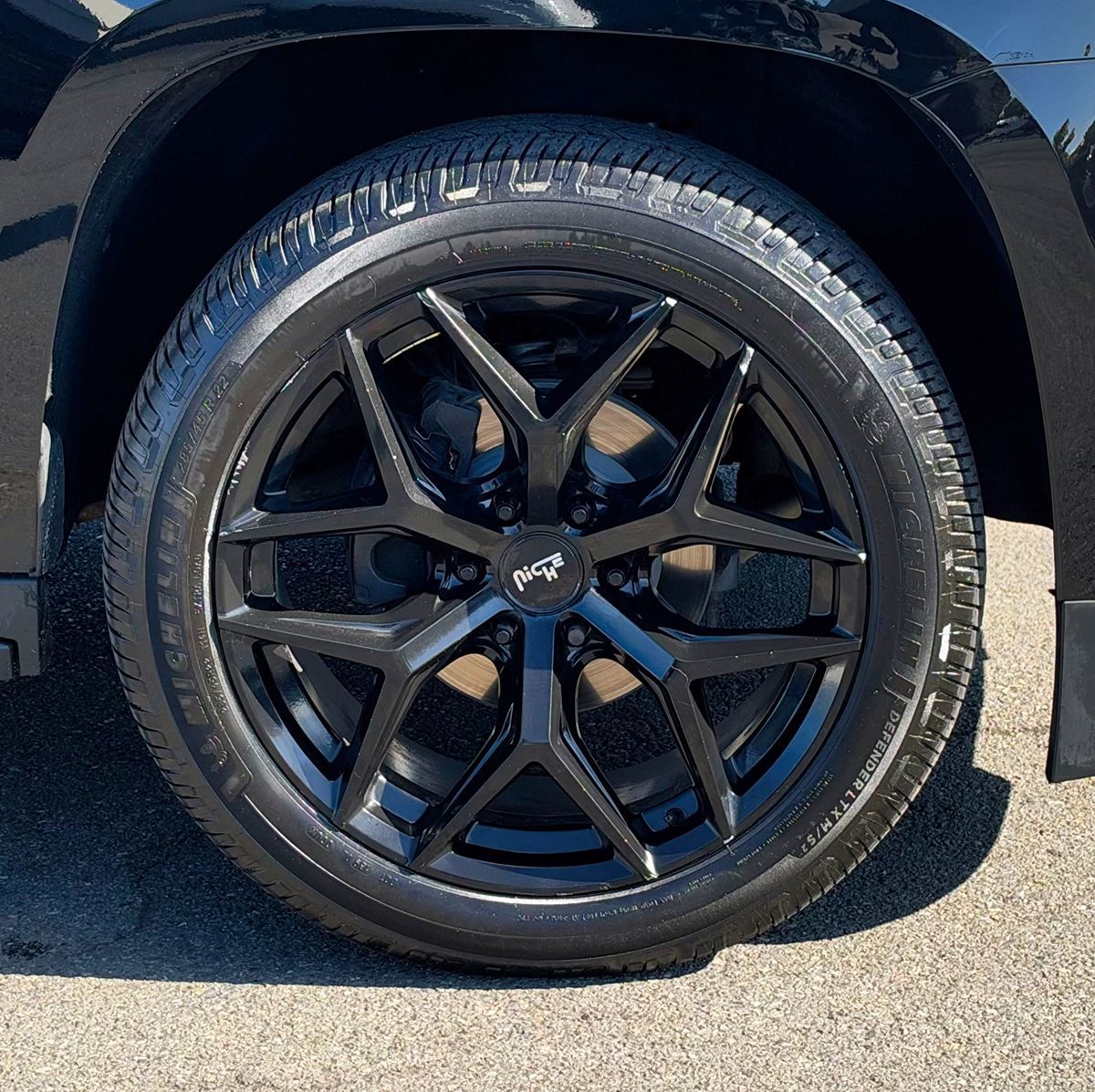 Chevrolet Suburban photo 9