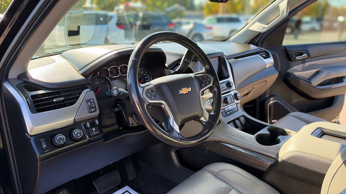Chevrolet Suburban photo 11