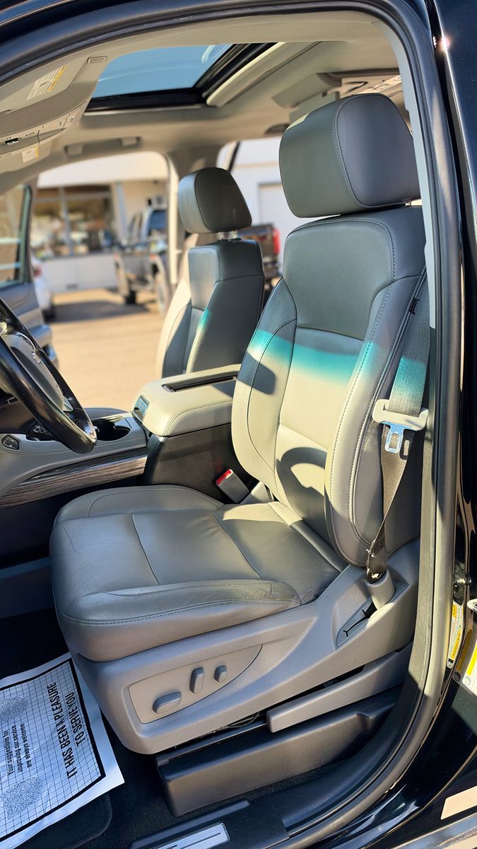Chevrolet Suburban photo 12