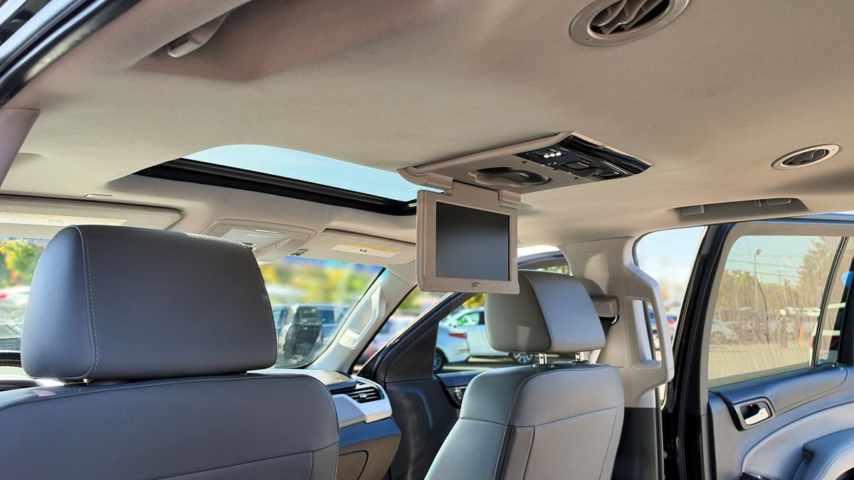 Chevrolet Suburban photo 14