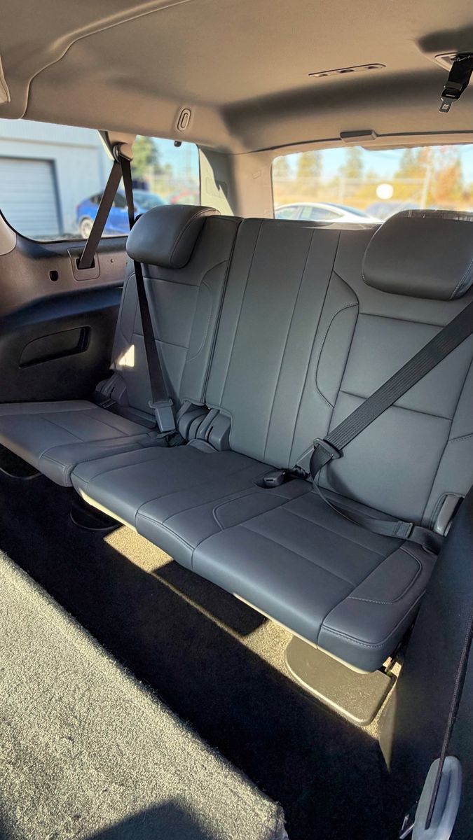 Chevrolet Suburban photo 15