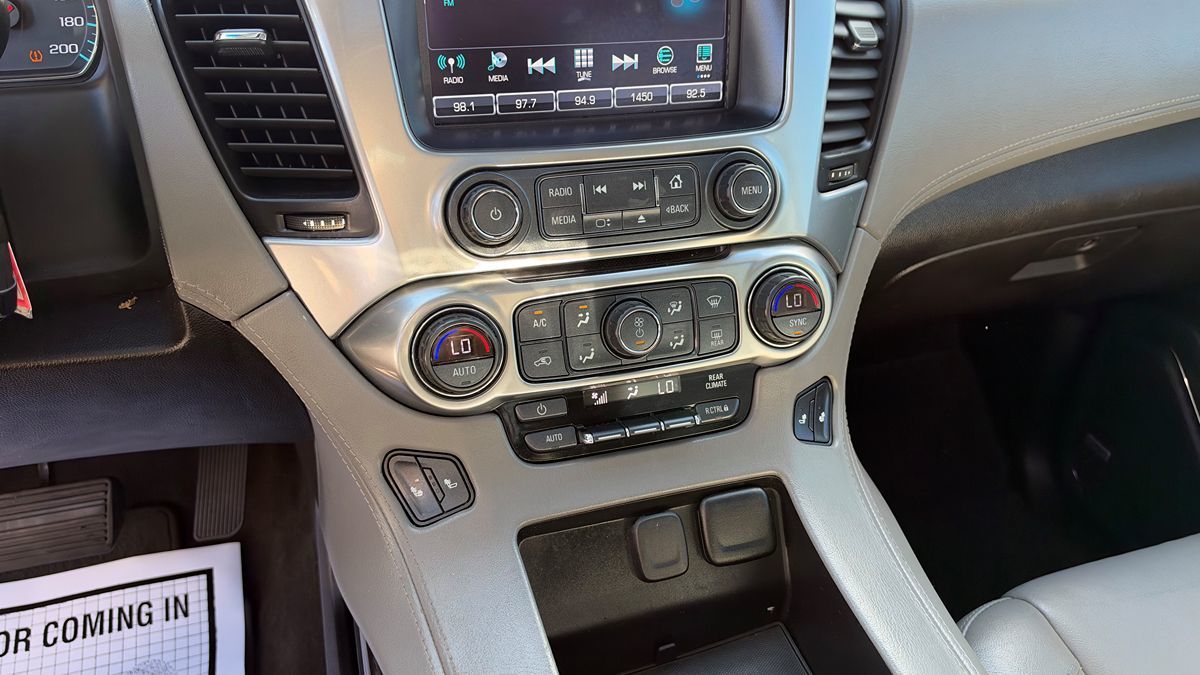 Chevrolet Suburban photo 20
