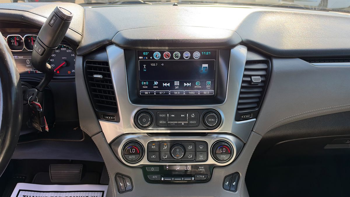 Chevrolet Suburban photo 21