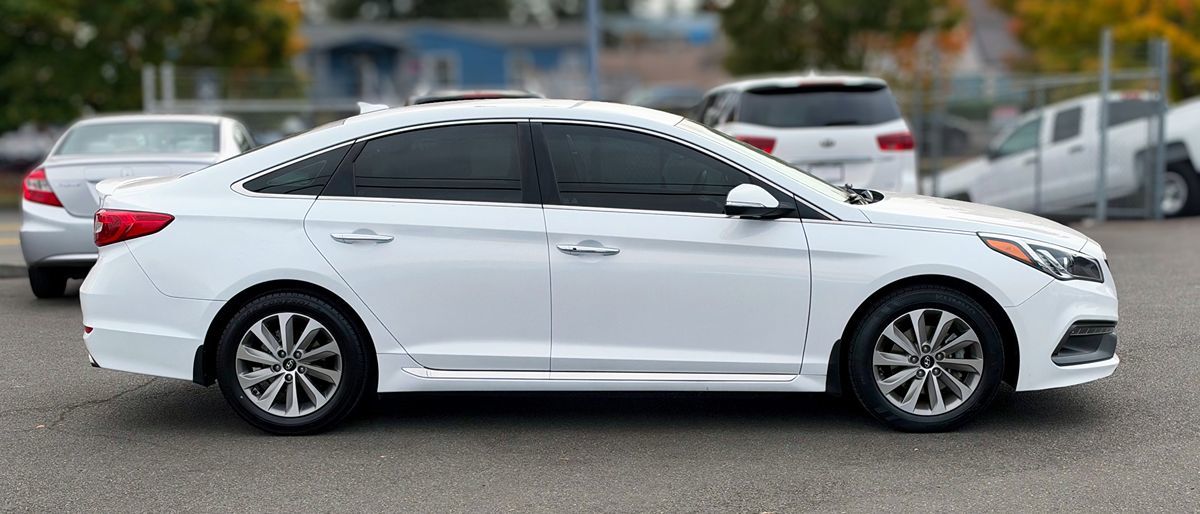 Photo 6 of this Hyundai Sonata