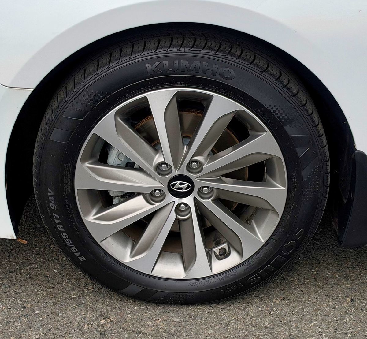 Photo 9 of this Hyundai Sonata