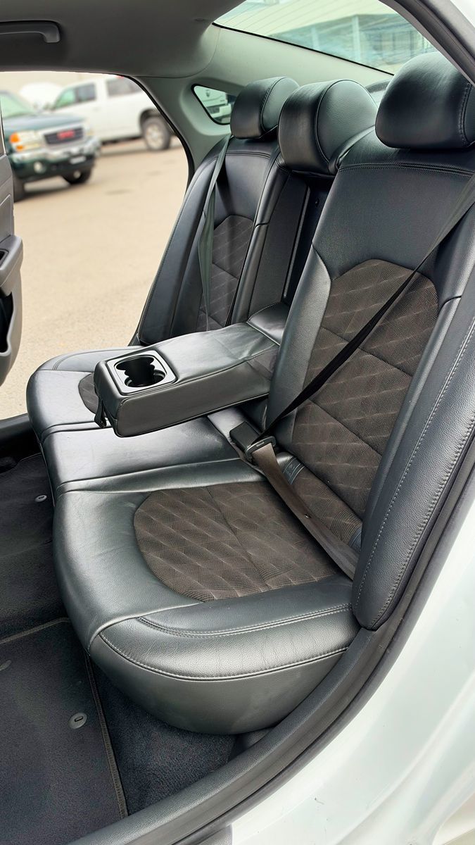 Photo 14 of this Hyundai Sonata