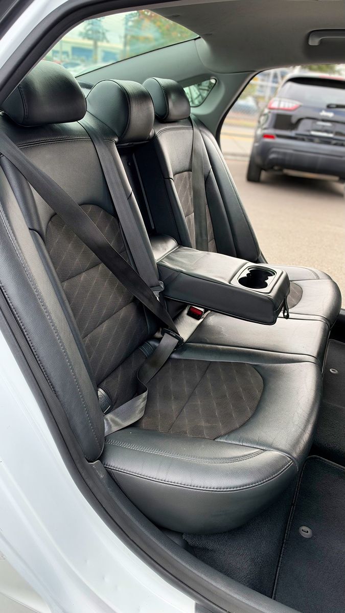 Photo 15 of this Hyundai Sonata