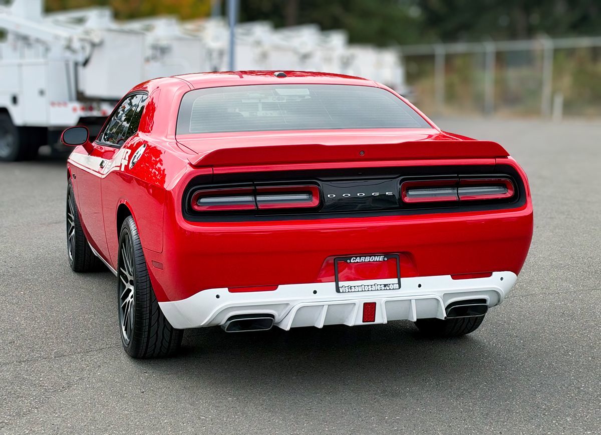 Dodge Challenger photo 3