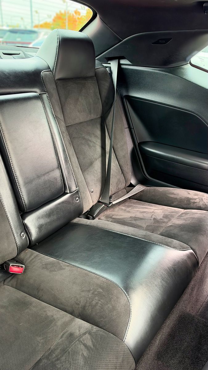 Dodge Challenger photo 16
