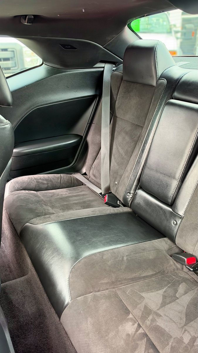 Dodge Challenger photo 15