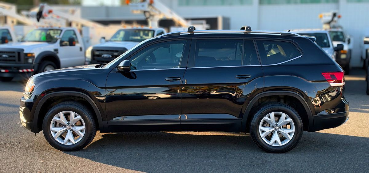 Photo 2 of this Volkswagen Atlas