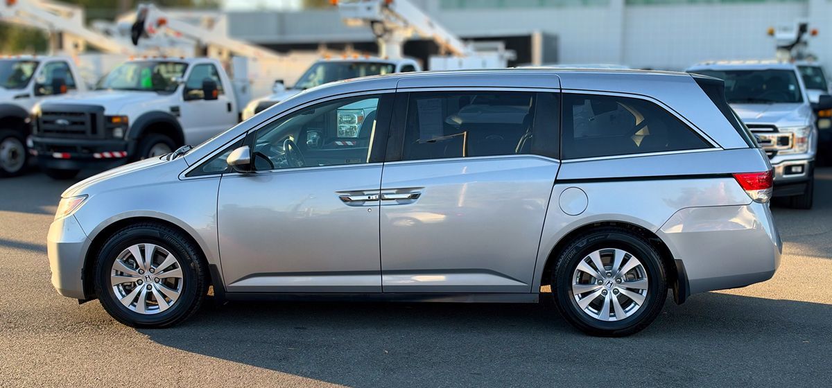 Photo 2 of this Honda Odyssey