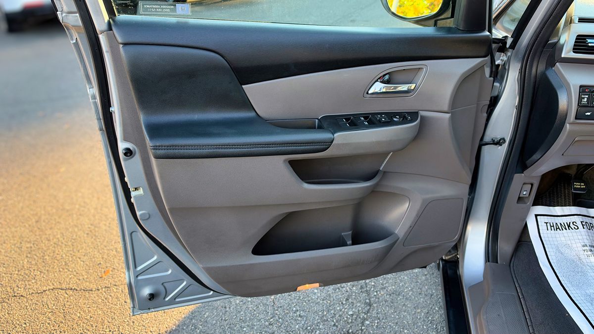 Photo 11 of this Honda Odyssey