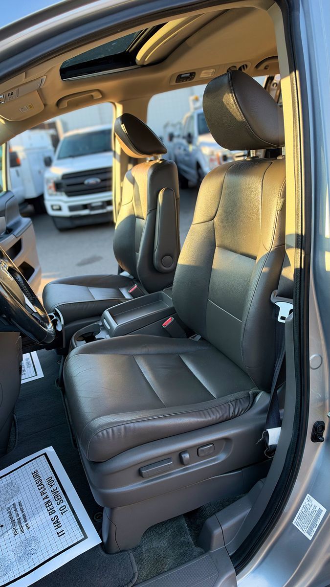 Photo 13 of this Honda Odyssey