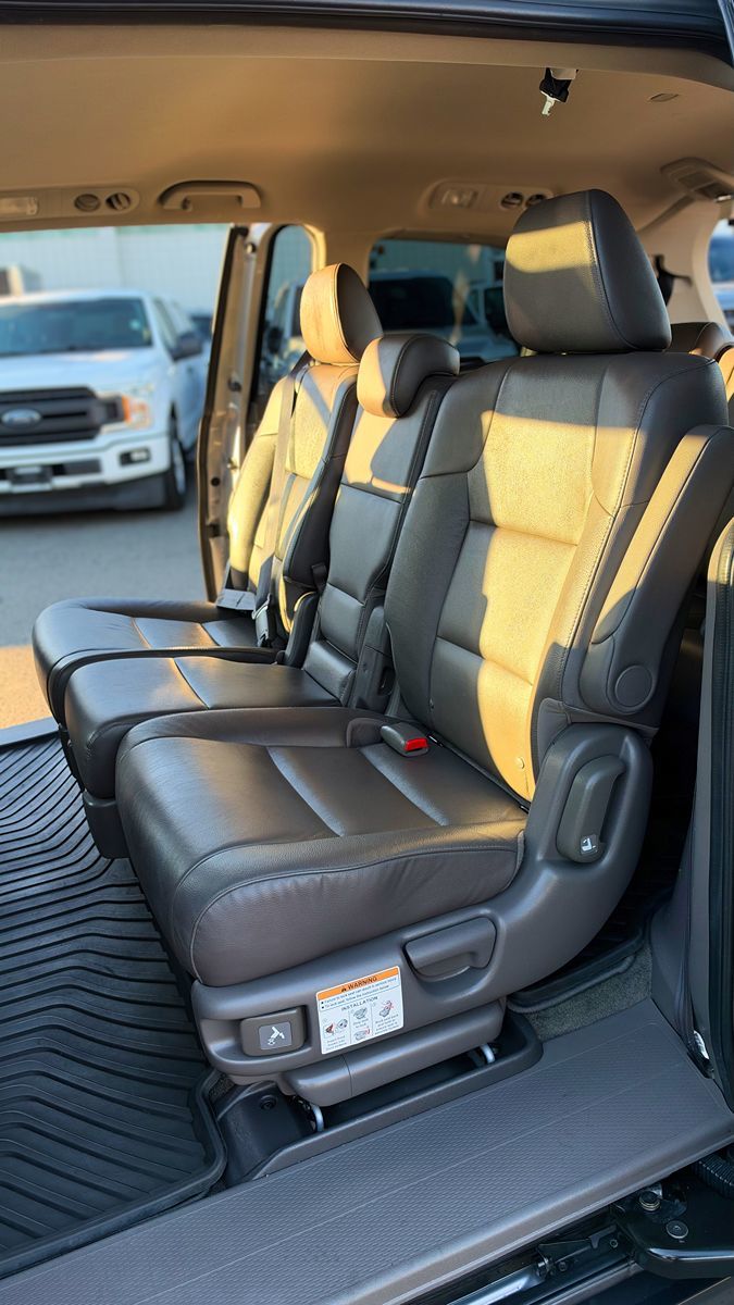Photo 14 of this Honda Odyssey